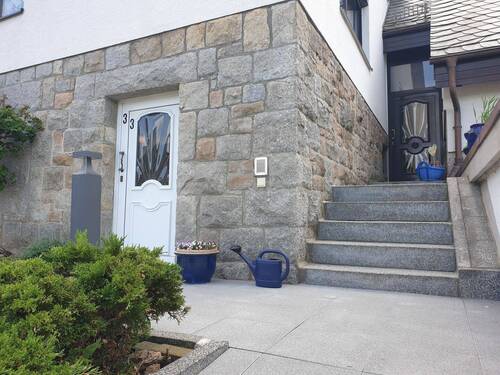 Hauseingang und Kellereingang.jpg - 5 Zimmer Mehrfamilienhaus, Wohnhaus zum Kaufen in Aue