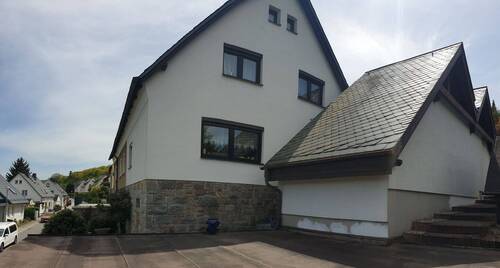 Hausansicht vorn.jpg - 5 Zimmer Mehrfamilienhaus, Wohnhaus in Aue