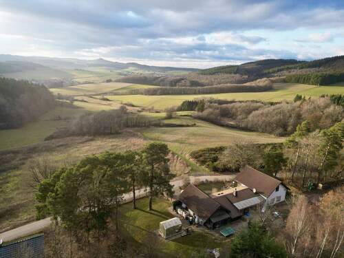 Blick auf die Nürburg - 5 Zimmer Einfamilienhaus in Baar-Wanderath