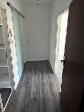 Flur.jpeg - 1 Zimmer Etagenwohnung zur Miete in Weißenfels