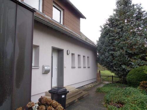 Der Hauseingang - 9 Zimmer Einfamilienhaus in Wertheim-Dertingen