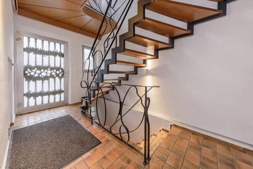 großer Eingangsbereich - 