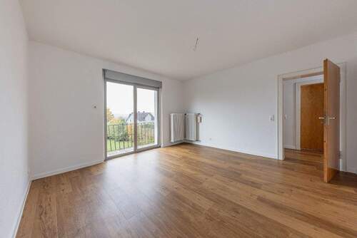 OG: Schlafzimmer mit Balkon - 