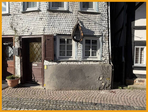 Blick auf den Eingangsbereich - Einfamilienhaus mit 120,00 m&sup2; in Alsfeld zum Kaufen