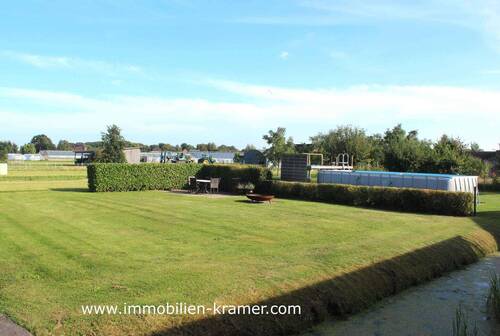 Hinterer Gartenbereich mit Terrasse - 
