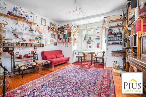 Wohnzimmer - 4 Zimmer Etagenwohnung zum Kaufen in Augsburg