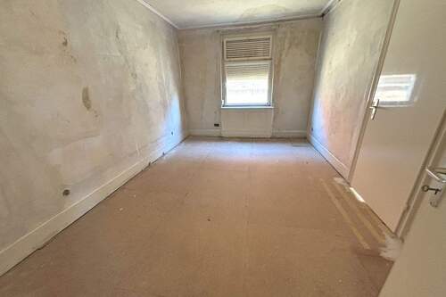 Zimmer1 Wohnung rechts - 4 Zimmer Etagenwohnung in Stuttgart