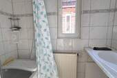 Bad Wohnung rechts - 