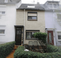 Charmantes Reihenmittelhaus mit moderner Einbauküche und kleinem Garten im Fasanenhof - Kassel