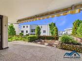 Titelbild - Terrasse & Gartenanteil! Modernisierte 3 Zi.-Whg. Im EG mit EBK, Carport, Keller, Hausmeister uvm.!