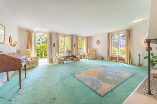 Wohnzimmer mit Zugang zur Terrasse - 6 Zimmer Mehrfamilienhaus, Wohnhaus in Hamburg