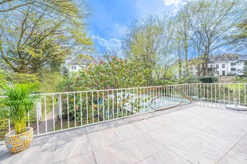 Terrasse mit Blick ins Grüne - Mehrfamilienhaus, Wohnhaus mit 203,70 m² in Hamburg zum Kaufen
