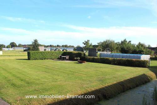 Hinterer Gartenbereich mit Terrasse - 