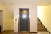 Mit Aufzug - 