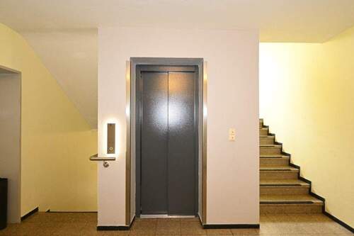 Mit Aufzug - 