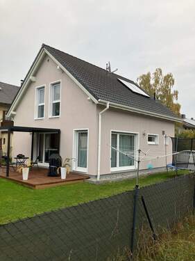 Haus_Seitenansicht - 5 Zimmer Einfamilienhaus zum Kaufen in Haag