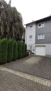 Hausfront - 'PROVISIONSFREI' Reihenendhaus 157m², 470m² Südgarten, Photovoltaik & Garage