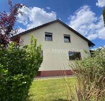 Beim Grundstück richtig Geld gespart! Großes, teilrenoviertes ZFH mit 2 ETW, Garage und Garten, frei - Niederwinkling Breitenhausen