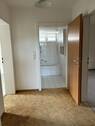Flur mit Blick ins Badezimmer - 