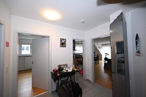 Großzügiger Windfang - 3 Zimmer Etagenwohnung in Neumarkt