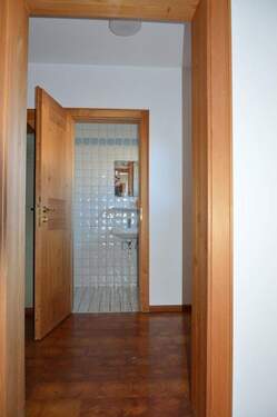 Gäste WC mit Garderobe - 