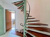 Treppenhaus in das Obergeschoss - 