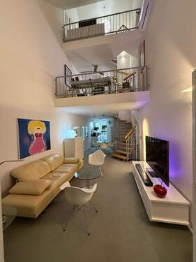 Wohnzimmer mit offener Galerie - 4 Zimmer Reihenmittelhaus in Laatzen