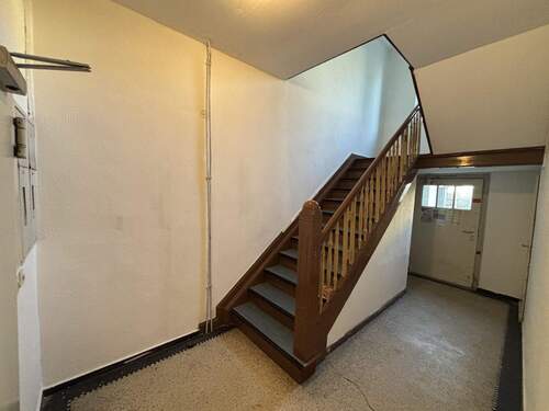 Treppenhaus EG - Mehrfamilienhaus, Wohnhaus mit 242,10 m&sup2; in Leverkusen zum Kaufen