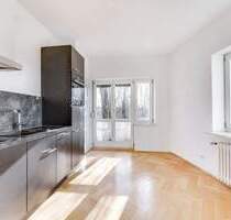 AIGNER - Elegante 2-Zimmer-Altbauwohnung mit Fischgrätparkett und Südbalkon in Schwabing - München Schwabing-Freimann