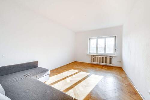 Wohnzimmer - 2 Zimmer Etagenwohnung in München