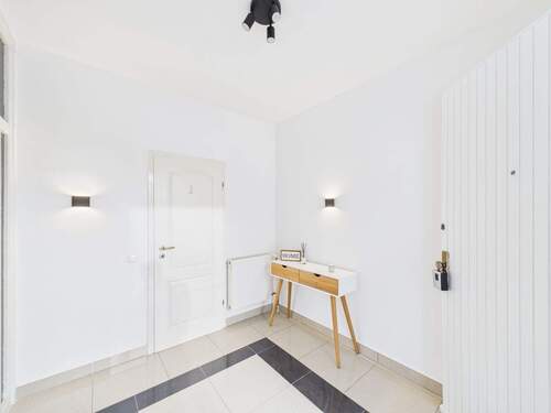 Diele Eingang - 8 Zimmer Bungalow zum Kaufen in Hamburg