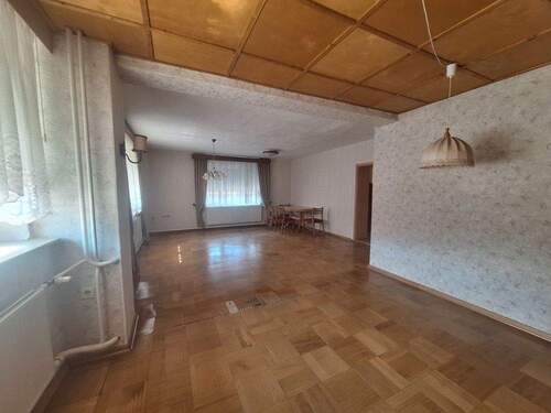 Wohnzimmer - 9 Zimmer Einfamilienhaus in Neuzelle