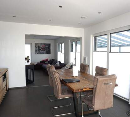 Essbereich mit Blich zur Einliegerwohnung.JPG - 6 Zimmer Einfamilienhaus zum Kaufen in Bad Arolsen