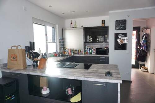 großer Küchenbereich.JPG - 6 Zimmer Einfamilienhaus in Bad Arolsen