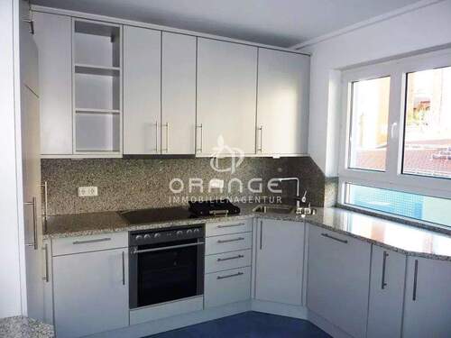 Eine der Küchen in Objekt Nr. 1 - 9 Zimmer Mehrfamilienhaus, Wohnhaus in Nürnberg