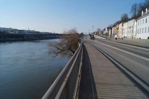 Anfahrtsstraße zum Haus - 