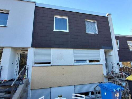 Vorderansicht bearbeitet - Idyllisch und stadtnah: Ihr neues Zuhause in sehr beliebtem Wohn-Vorort von Würzburg!