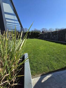 Bild 1 - Generationenwohnen leicht gemacht - Exklusive Doppelhaushälfte mit Einliegerwohnung