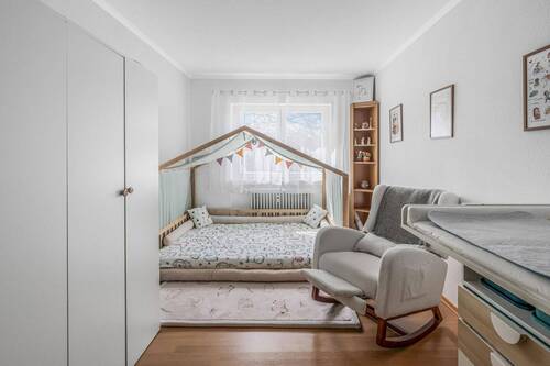 Kinderzimmer Richtung Fenster - 