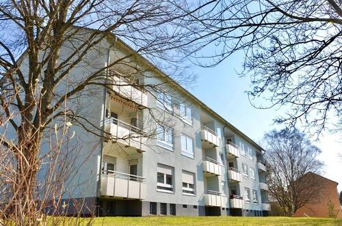 Solinger Straße 2 + 4 - Charmante 3-ZKB mit Balkon in ruhiger, grüner Lage