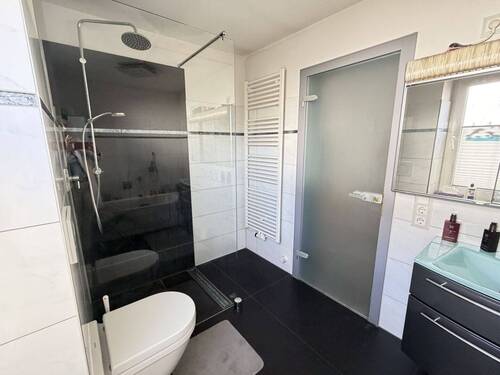 Bad Wohnung 3 - 
