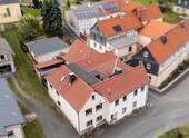 Draufsicht - Trotz dörflicher Lage: Hervorragende Anbindung an die umliegenden Städte - Eisenberg ca. 30 min, Gera und Jena ca 40 ...