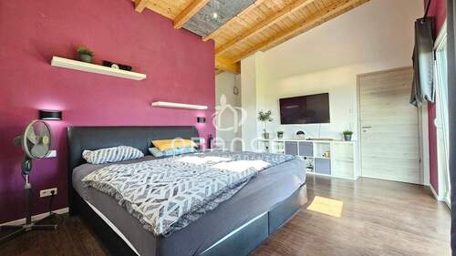 Hauptschlafzimmer m. TV-Anschluss - 