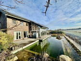 Haus mit Naturschwimmteich - Großzügiges Architektenhaus (317m2) mit Schwimmteich, Feldrandlage u. Wellnessbereich