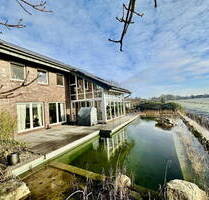 Großzügiges Architektenhaus (317m2) mit Schwimmteich, Feldrandlage u. Wellnessbereich - Oberndorf