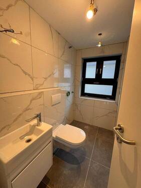 Gäste WC mit Dusche - 
