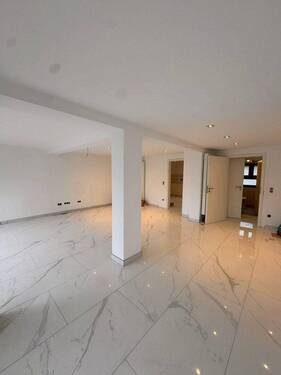 Wohnzimmer u. Esszimmer - 