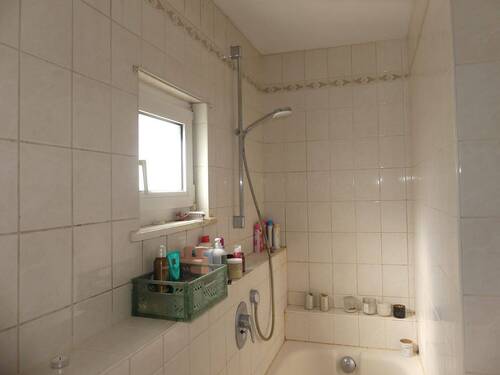 Bad mit Wanne - 