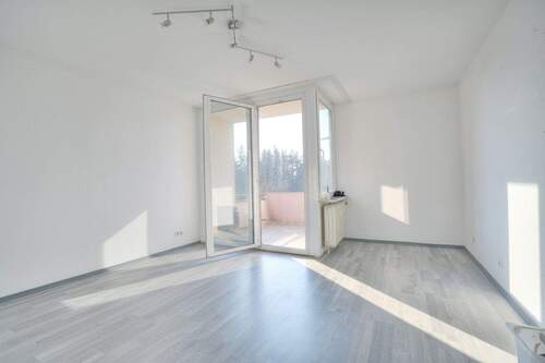 Wohnzimmer - 2 Zimmer Etagenwohnung zur Miete in Heilbronn / Böckingen