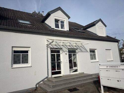 Vorderansicht.jpg - Schicke 3-Zimmerwohnung mit sonniger Terrasse in Mechenhard - provisionsfrei